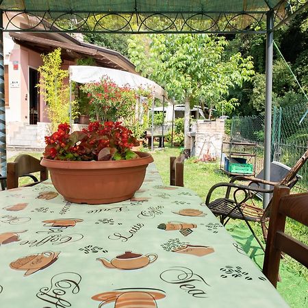 Apartamento Il Boschetto Torri Del Benaco Exterior foto